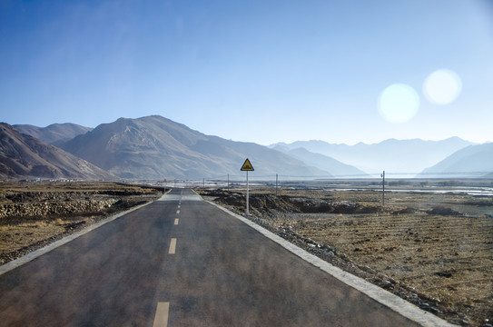 西藏雅鲁藏布山谷公路