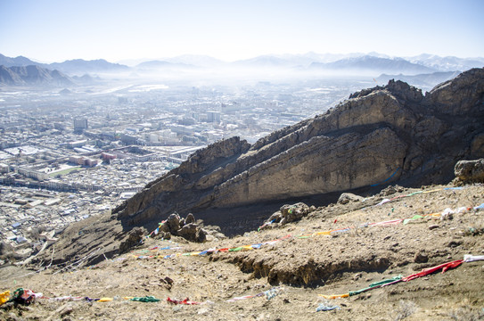 青藏高原山海中的小城日喀则