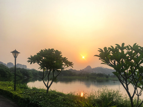 晨曦中的波海湖公园