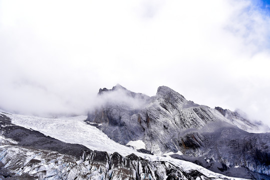 雪山山顶