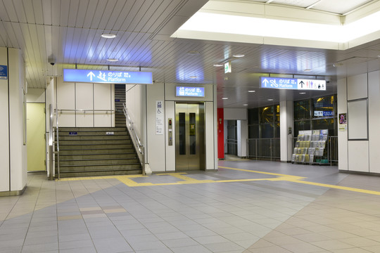 日本地铁站大厅