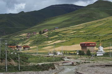 川西甘孜藏族自治州乡村风光