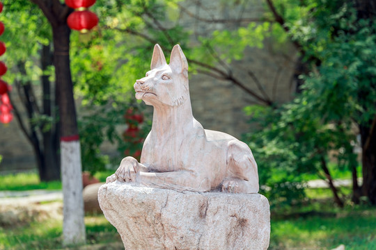 生肖狗雕塑