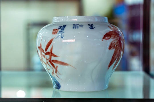 广口青花瓷瓶