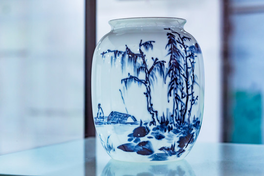 青花瓷陶瓷瓶