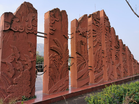 彝族文化雕塑