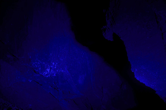 蓝色洞穴