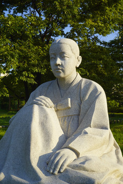 韩国朝鲜族盛装少女石像