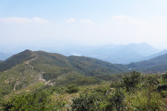 梁野山峰