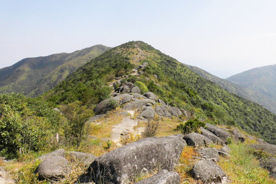 梁野山脉
