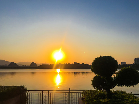波海湖公园初升的太阳
