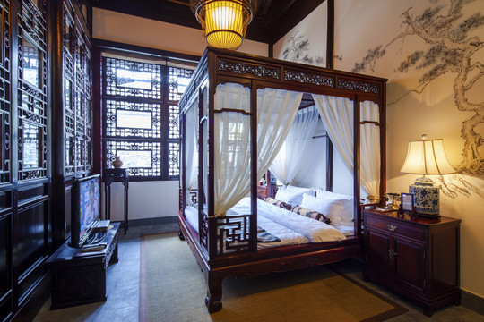 中式卧室客房雕花床