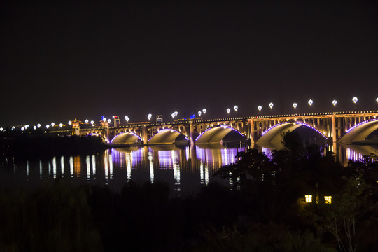 新伊大桥夜景