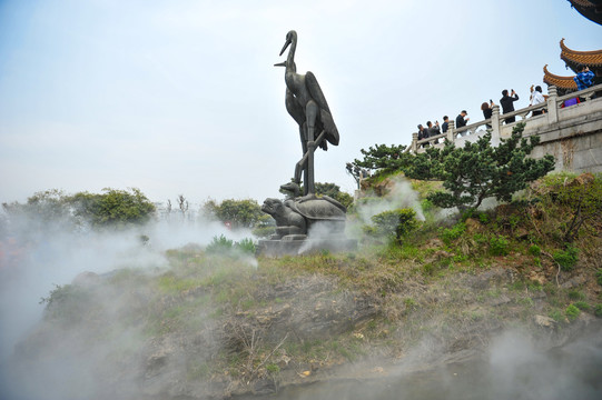 黄鹤雕塑