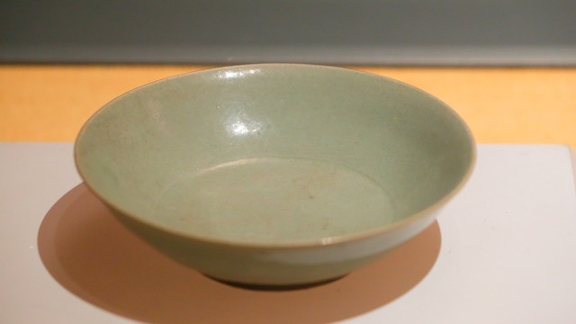 敞口青瓷碗