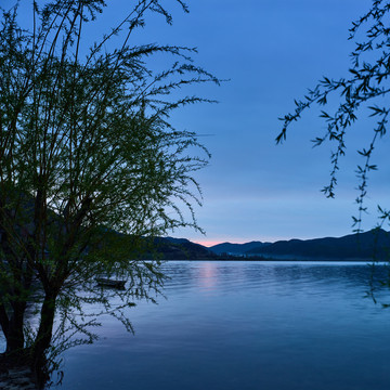 泸沽湖晨曦