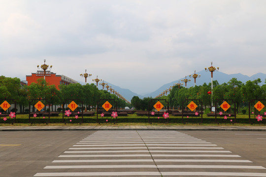 井冈山火车站前外景