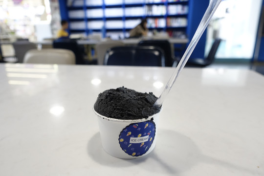 同济书店限定黑凤梨冰淇淋