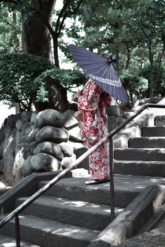 穿着和服的日本女人