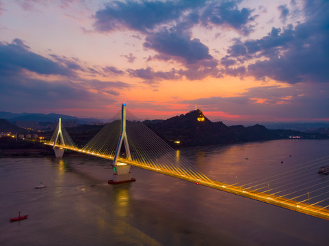 湖北宜昌夷陵长江大桥夜景