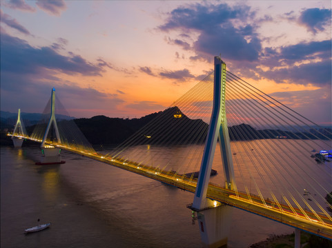 湖北宜昌夷陵长江大桥夜景