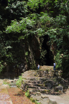 兴安漠川岩洞