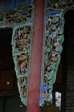 雕梁画栋