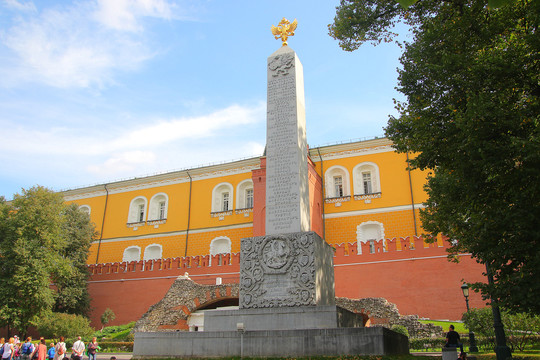 亚历山大花园罗曼诺夫王朝纪念碑