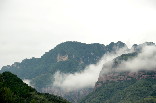 雨后太行巍巍太行云雾缭绕