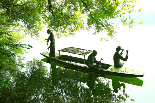 杭州西湖茅家埠雕像
