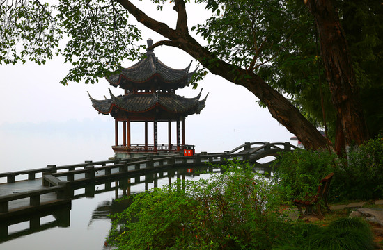 烟雨西湖