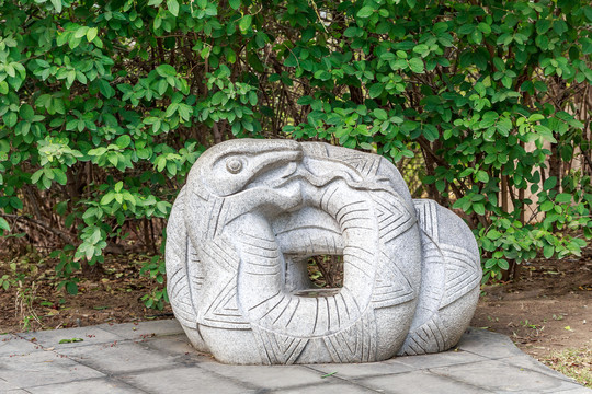 生肖蛇石雕