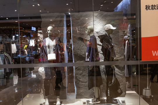 服装店橱窗