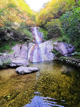 秦岭祥峪的瀑布山泉