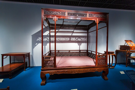 上海博物馆黄花梨木六柱式架子床