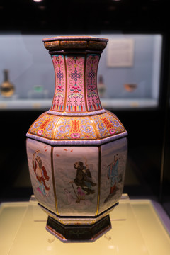 上海博物馆清代粉彩八仙人物图瓶
