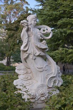 雕塑花仙子