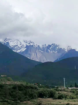 香格里拉石卡雪山