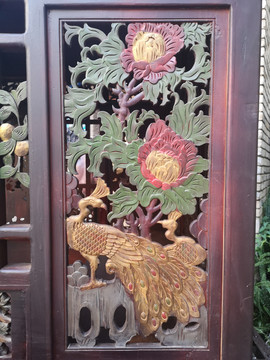 雕花木窗