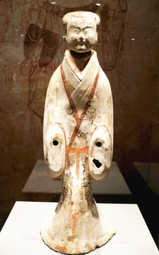 汉代彩绘陶女俑