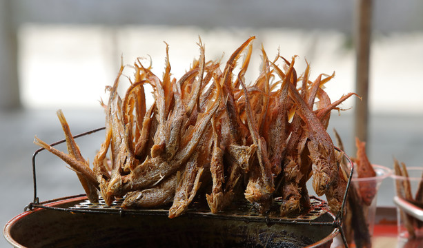 油炸小河鱼