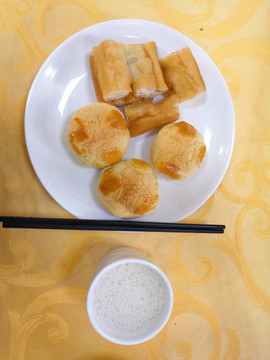 豆浆油条早餐