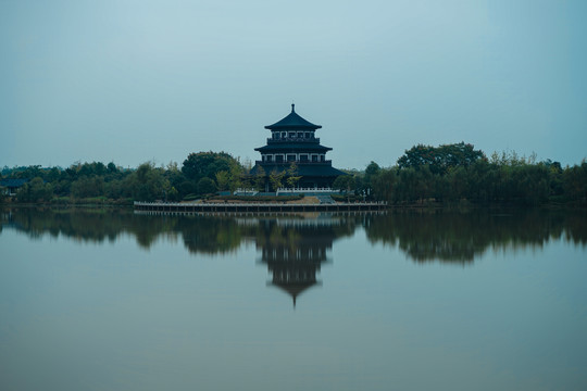 湖面镜像