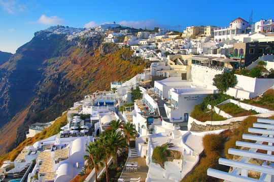 希腊圣托里尼爱琴海悬崖洞穴酒店
