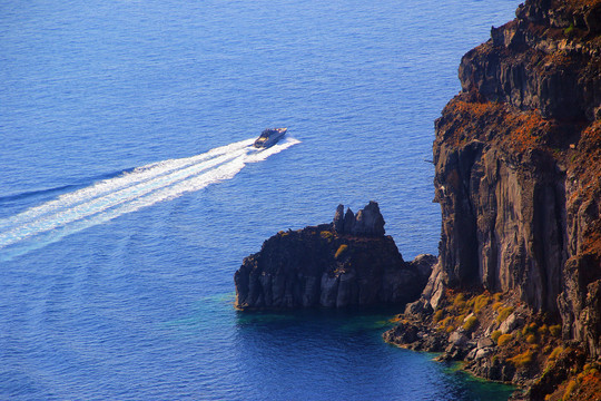 希腊圣托里尼爱琴海游船快艇悬崖
