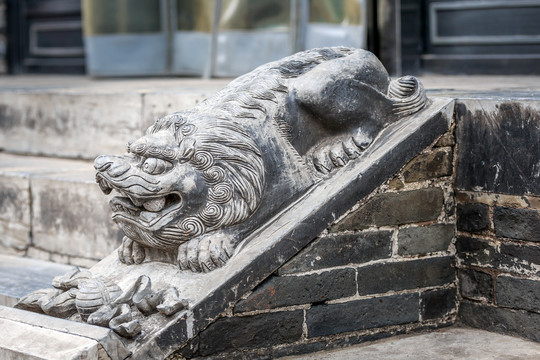 台阶两侧狮子石雕