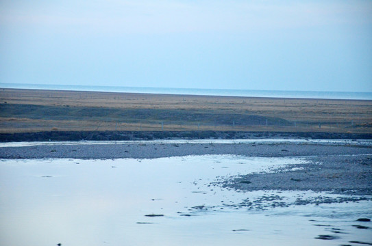 青海湖边