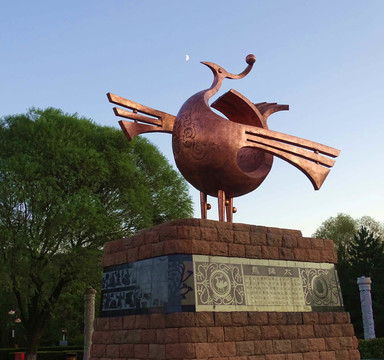 太阳鸟雕塑