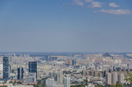 千佛山顶俯瞰济南华山