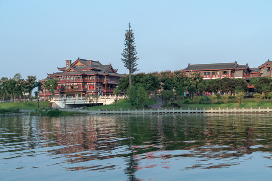 湖边古建筑群